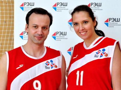 Ольга Панкова сыграла в баскетбол в команде Аркадия Дворковича